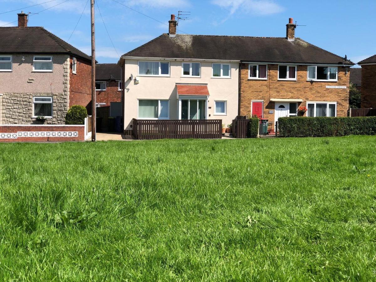 Bedzzz - House On The Green Villa Preston  Exterior photo